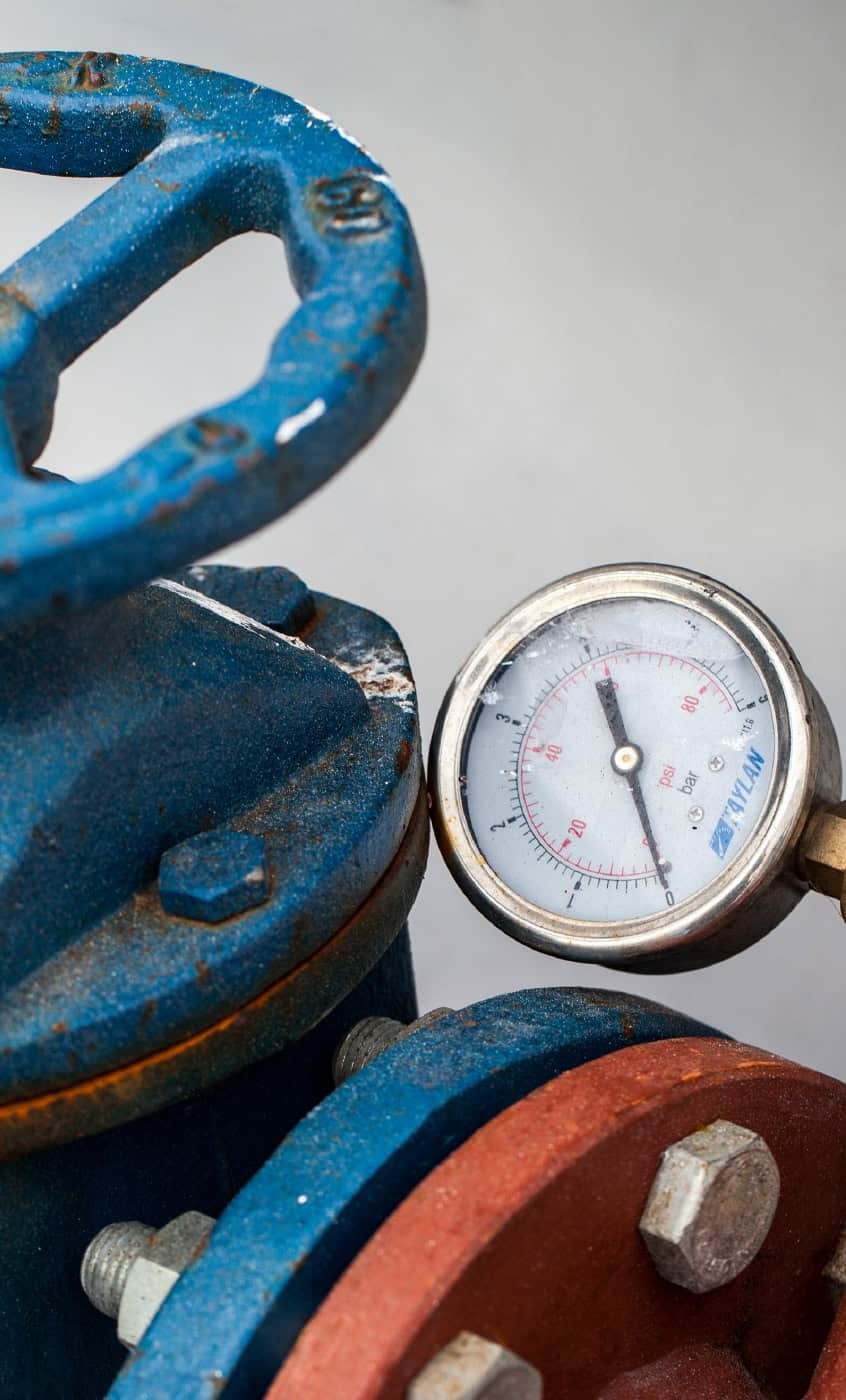 Water main repair pressure gauge